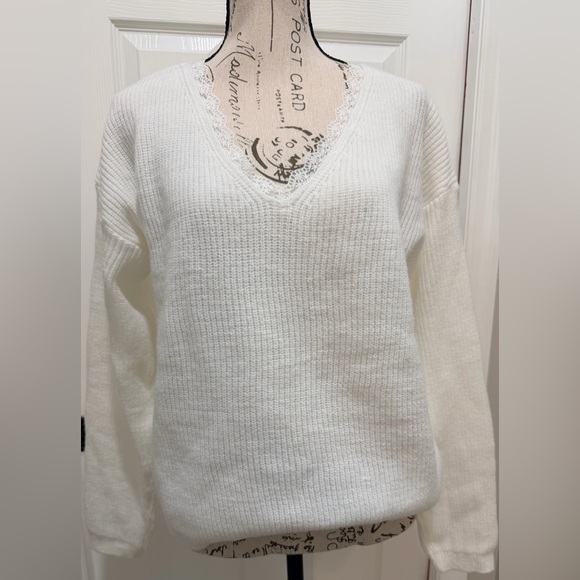 Cream V-Neck Sweater with Lace and Bow Details NEW - Picture 5 of 5